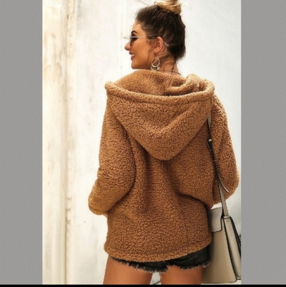 V-neck Hooded Sherpa - Picture 2 of 4